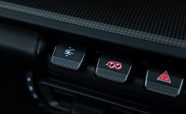 Porsche 911 Targa 4 GTS (992) 25