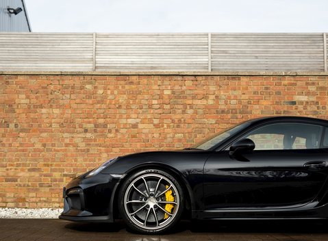 Porsche Cayman GT4 23