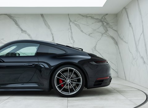 Porsche 911 Carrera 4S (992) 32