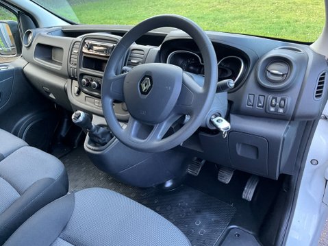 Renault Trafic 2.0 dCi ENERGY 30 Business+ LWB Standard Roof Euro 6 (s/s) 9