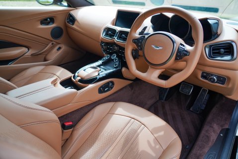 Aston Martin Vantage V8 9