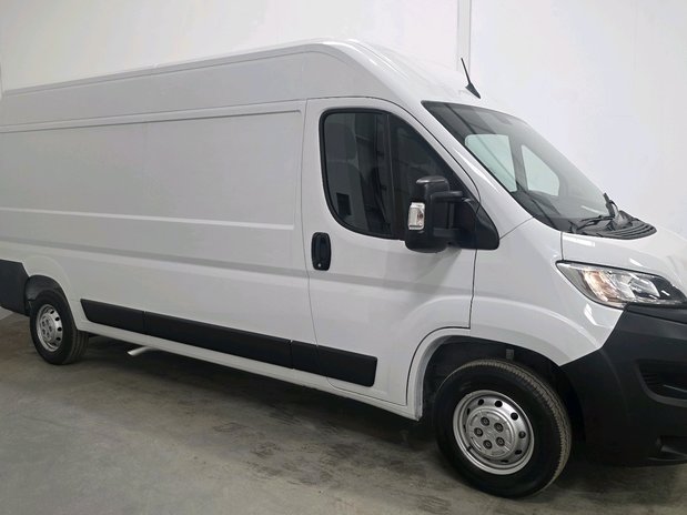 Vauxhall Movano Vauxhall Movano 3500 L3 Diesel FWD 2.2 Turbo D 140ps H2 Dynamic Van 3