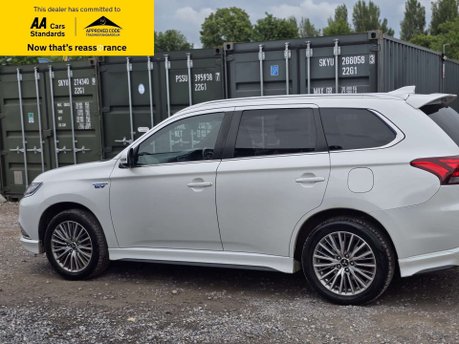 Mitsubishi Outlander 2.4h TwinMotor 13.8kWh Exceed SUV 5dr Petrol Plug-in Hybrid CVT 4WD Euro 6  4
