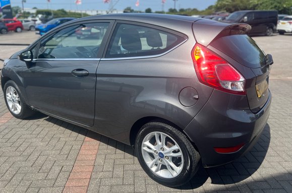 Ford Fiesta 1.25 ZETEC 11