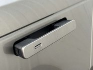 Land Rover Range Rover Velar 2.0 Range Rover Velar SE D180 Auto 4WD 5dr 32