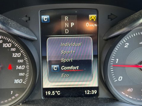 Mercedes-Benz GLC 2.1 GLC250d AMG Line (Premium Plus) G-Tronic 4MATIC Euro 6 (s/s) 5dr 31