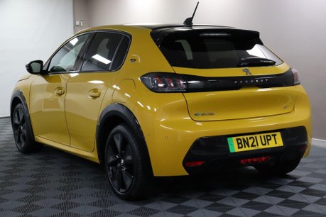 Peugeot e-208 GT PREMIUM 12