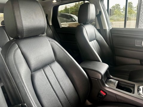 Land Rover Discovery Sport 2.0 TD4 HSE Black Auto 4WD Euro 6 (s/s) 5dr 40