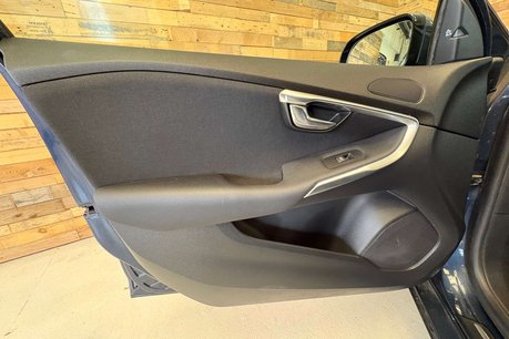 Volvo V40 1.6 T4 SE Lux Nav Hatchback 5dr Petrol Powershift Euro 5 (s/s) (180 ps) 58