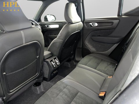 Volvo XC40 2.0 B4 MHEV Plus Dark SUV 5dr Petrol Hybrid DCT Auto Euro 6 (s/s) (197 ps) 20