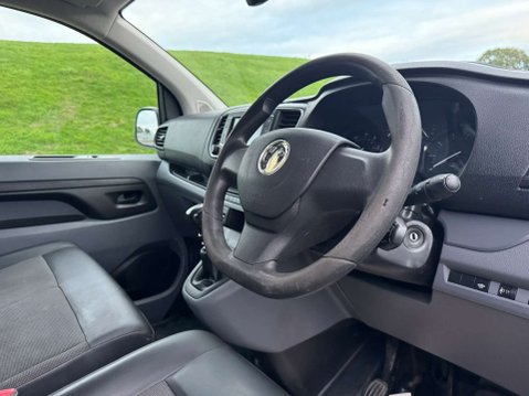 Vauxhall Vivaro 1.5 Vivaro 2900 Dynamic S/S 7