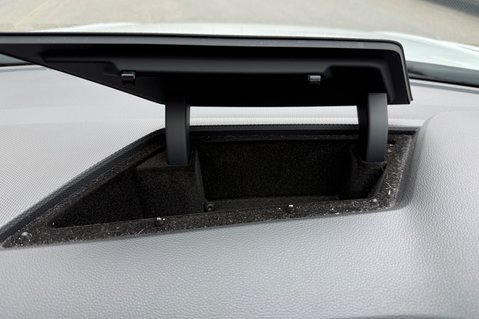 Volkswagen Tiguan R LINE TDI BMT 4MOTION DSG - PAN ROOF - APPLE CAR PLAY -ADAPTIVE CRUISE 43