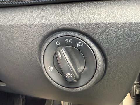 Volkswagen Up MOVE UP 1 OWNER 28