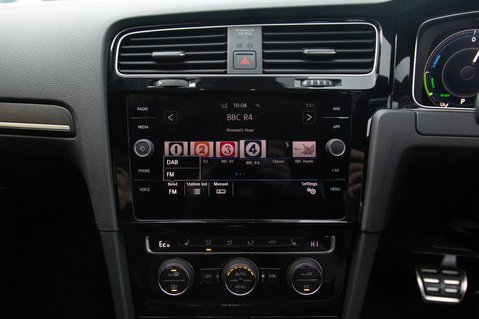 Volkswagen Golf GTE ADVANCE DSG 24