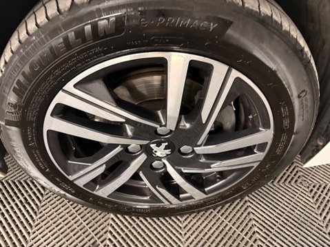 Peugeot 208 1.2 PureTech Allure Premium Euro 6 (s/s) 5dr 43