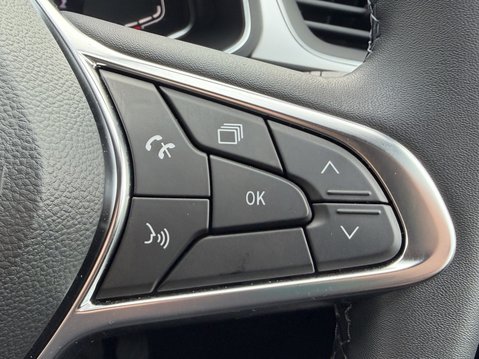 Renault Captur 1.0 TCE 90 Iconic 5dr 32