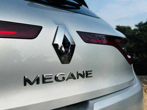 Renault Megane 1.6 dCi Signature Nav Hatchback 5dr Diesel Manual Euro 6 (s/s) (130 ps) 9