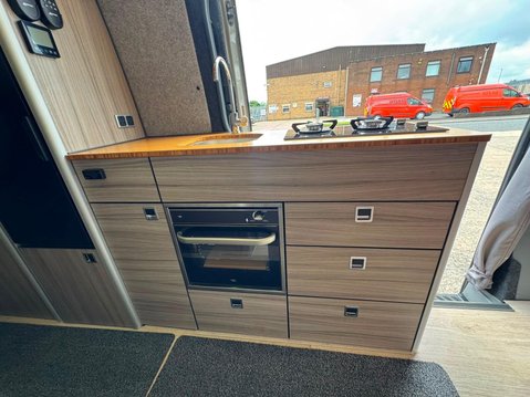 Mercedes-Benz Sprinter 10