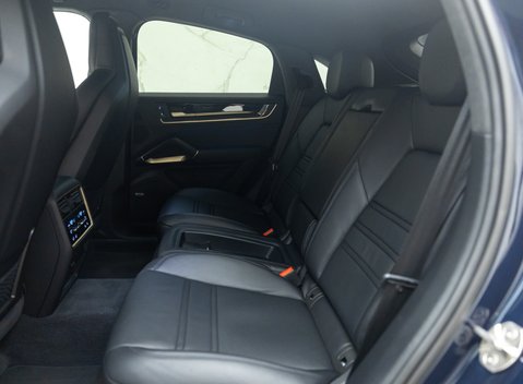 Porsche Cayenne TURBO E-HYBRID COUPE WITH GT PACKAGE 19