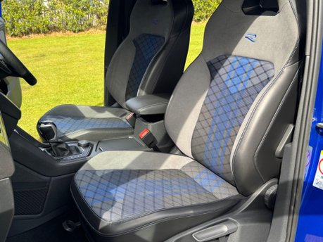 Volkswagen Tiguan R TSI 4MOTION DSG 41