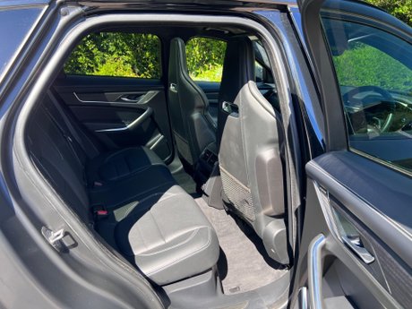 Jaguar F-Pace 2.0 D200 MHEV R-Dynamic HSE Black Auto AWD Euro 6 (s/s) 5dr 39