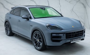Porsche Cayenne TURBO E-HYBRID Coupe with GT Package 11