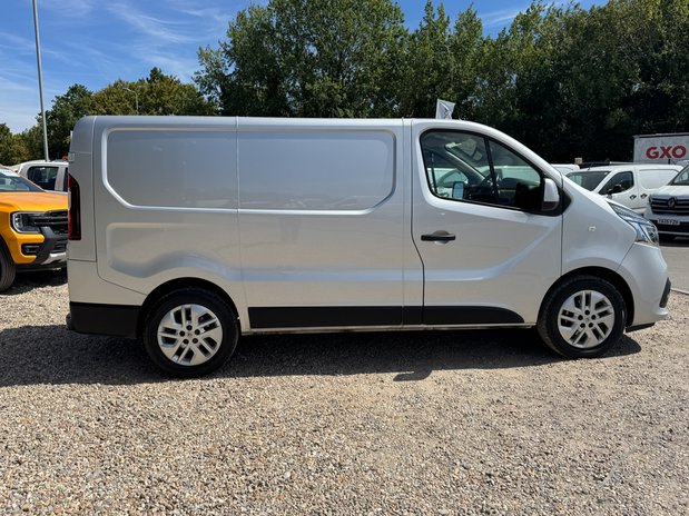 Renault Trafic AUTO SWB (SOLD MT) L1H1 Low Roof Sport SL29 Air Con Alloys E 5