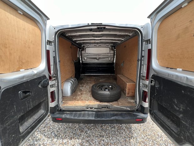 Renault Trafic SWB L1H1 Low Roof Sportive Air Con Nav EURO 6 NO VAT 10