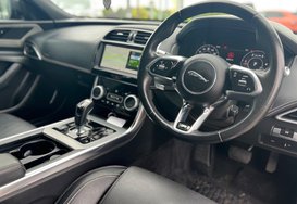 Jaguar XE R-DYNAMIC SE AUTO 18