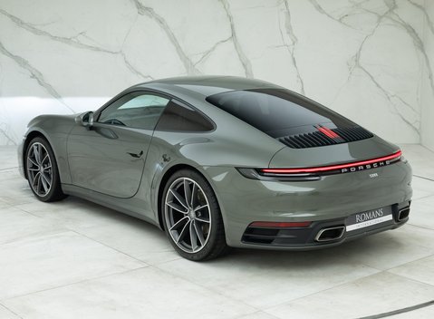 Porsche 911 Carrera (992) 8