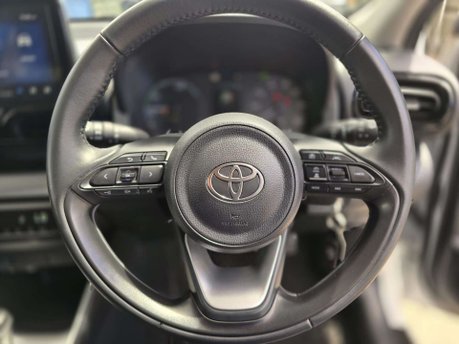 Toyota Yaris 1.5 VVT-h Icon Hatchback 5dr Petrol Hybrid E-CVT Euro 6 (s/s) (116 ps) 31