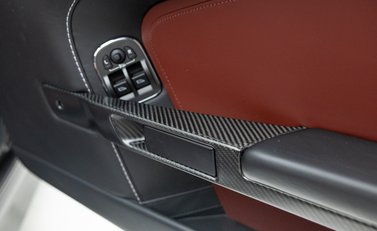 Aston Martin V12 Vantage ROADSTER 36