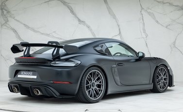 Porsche Cayman GT4 RS (718) 7