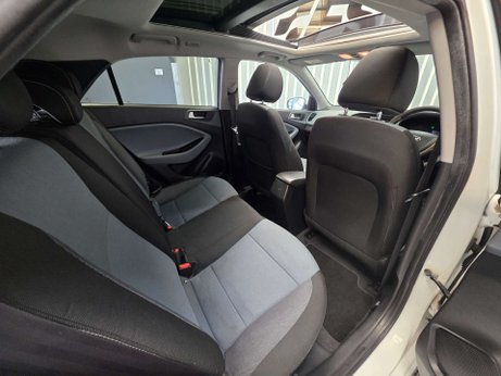 Hyundai i20 1.2 Premium SE Hatchback 5dr Petrol Manual Euro 6 (84 ps) 14