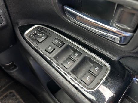 Mitsubishi Outlander 2.4h TwinMotor 13.8kWh 4h CVT 4WD Euro 6 (s/s) 5dr 7