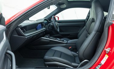 Porsche 911 Carrera 4 (992) 15
