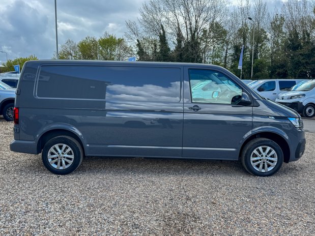 Volkswagen Transporter AUTO LWB [SOLD CR] L2H1 Low Roof Highline T30 Air Con Alloys Sensors EURO 6 5