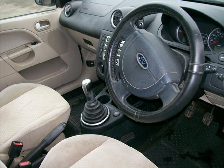 Ford Fiesta GHIA TDCI 5