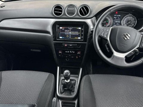 Suzuki Vitara SZ-T BOOSTERJET MHEV 3