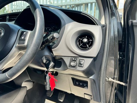 Toyota Yaris VVT-I ACTIVE 47