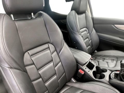Nissan Qashqai 1.3 DIG-T N-Motion SUV 5dr Petrol Manual Euro 6 (s/s) (140 ps) 11