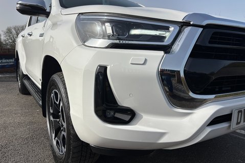 Toyota Hilux Invincible 4WD D-4D Double Cab Pickup 21