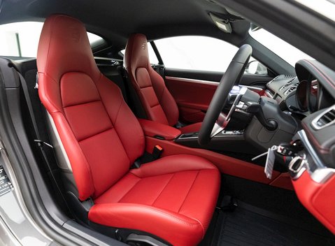 Porsche 718 Cayman 10