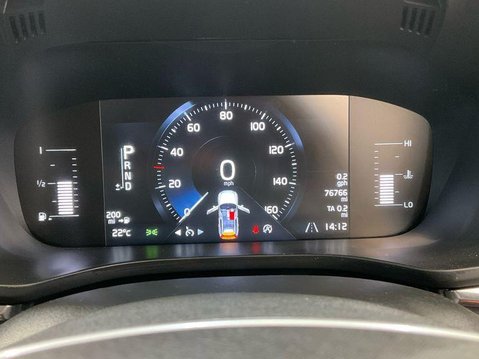 Volvo XC60 2.0 D4 Momentum Pro Auto AWD Euro 6 (s/s) 5dr 9