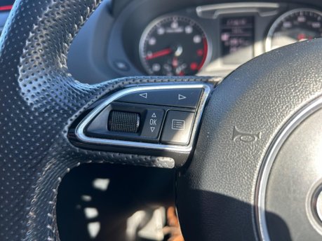 Audi Q3 TFSI S LINE NAVIGATION 32