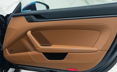 Porsche 911 GT3 TOURING (992) 26