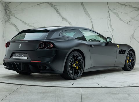 Ferrari GTC4 Lusso T 6