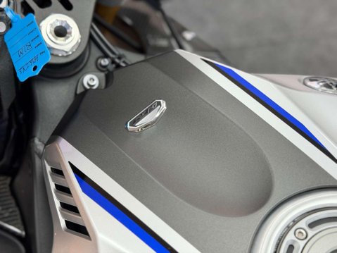 Yamaha R1M 1000 Super Sports Petrol Manual (200 ps) 18