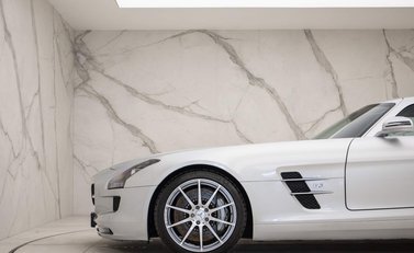 Mercedes-Benz SLS 6.2 63 V8 AMG 2dr 23