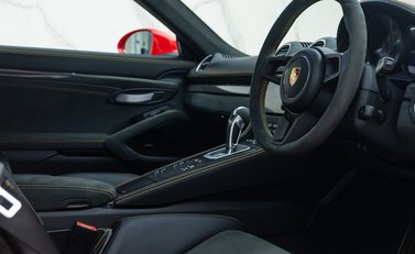 Porsche Cayman GT4 (718) 13